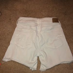 A+E white jean shorts no wear and tear!